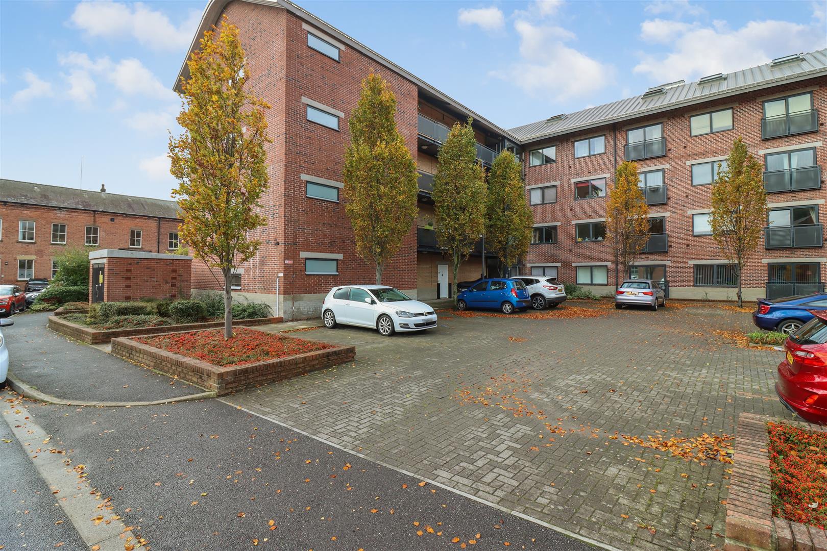 1 bed property in Camlough Walk, Chesterfield